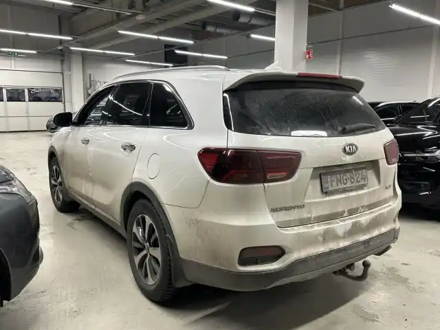 Valkoinen Maastoauto, Kia Sorento – FNG-824