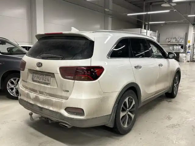 Valkoinen Maastoauto, Kia Sorento – FNG-824