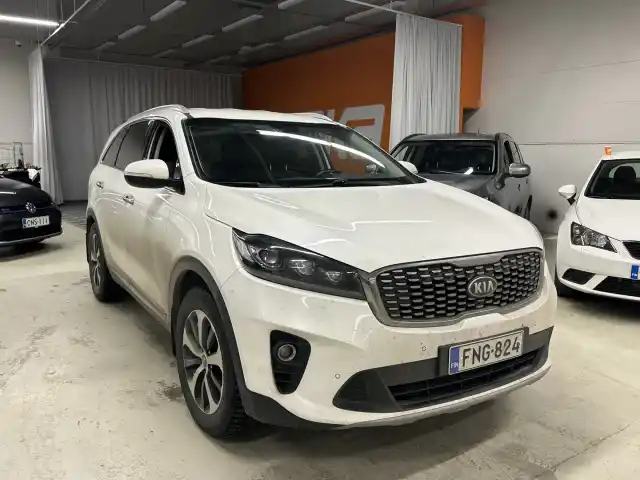 Valkoinen Maastoauto, Kia Sorento – FNG-824