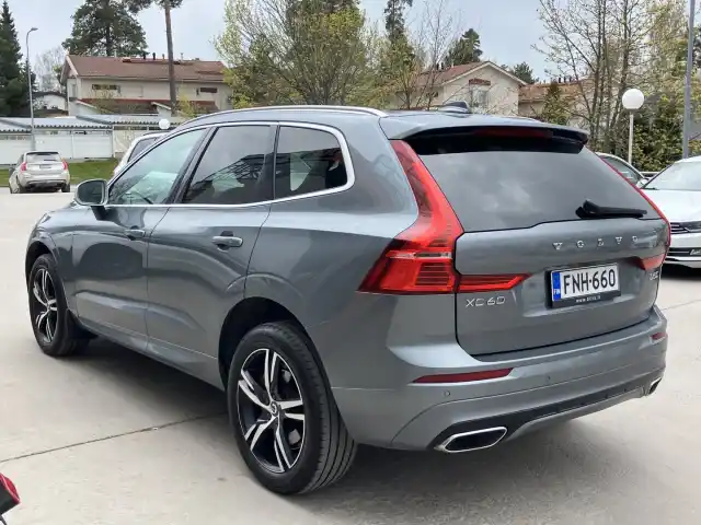 Harmaa Maastoauto, Volvo XC60 – FNH-660
