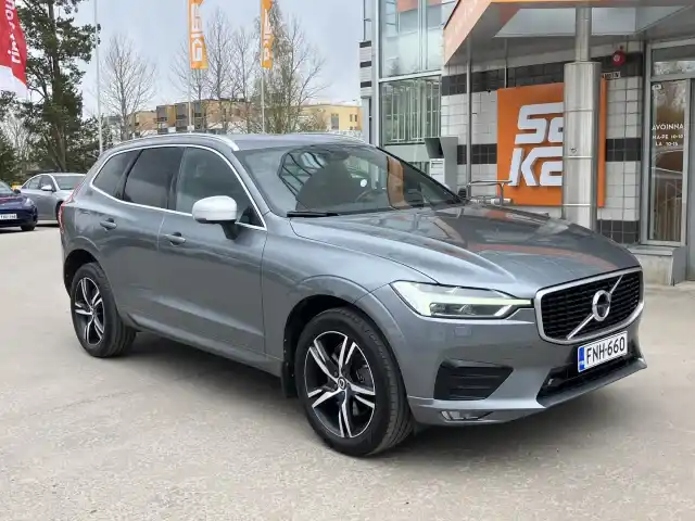 Harmaa Maastoauto, Volvo XC60 – FNH-660