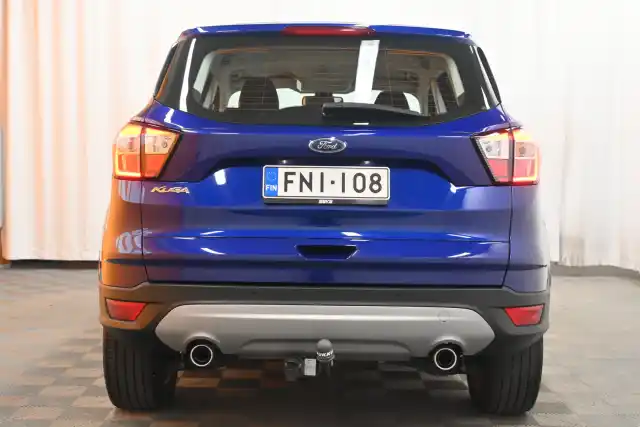 Sininen Maastoauto, Ford Kuga – FNI-108