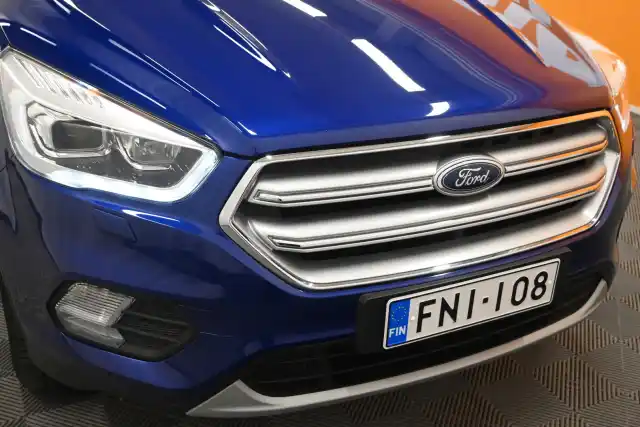 Sininen Maastoauto, Ford Kuga – FNI-108