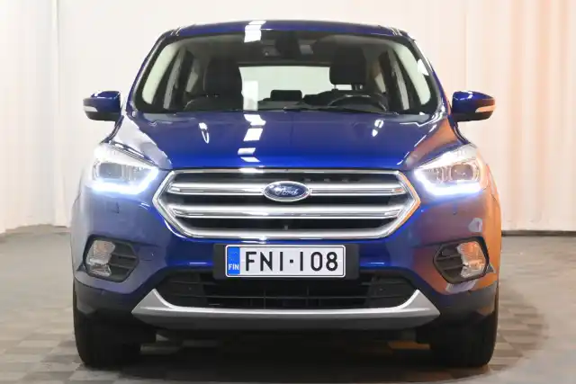 Sininen Maastoauto, Ford Kuga – FNI-108