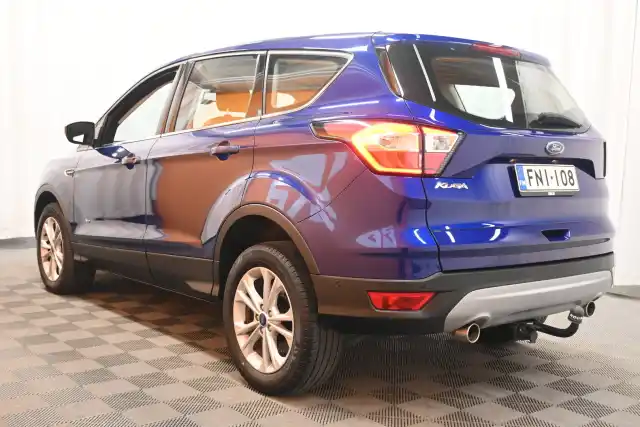 Sininen Maastoauto, Ford Kuga – FNI-108