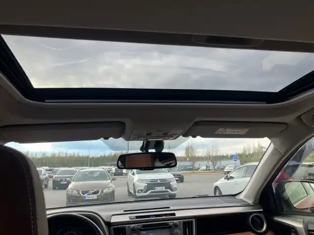 Punainen Tila-auto, Toyota RAV4 – FNI-312