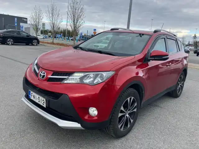 Punainen Tila-auto, Toyota RAV4 – FNI-312