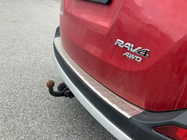 Punainen Tila-auto, Toyota RAV4 – FNI-312