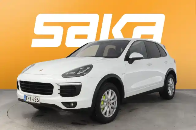 Valkoinen Maastoauto, Porsche Cayenne – FNI-423