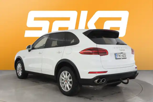 Valkoinen Maastoauto, Porsche Cayenne – FNI-423