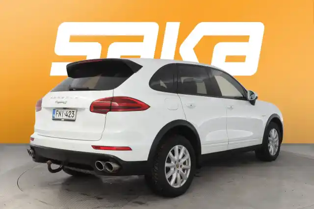 Valkoinen Maastoauto, Porsche Cayenne – FNI-423