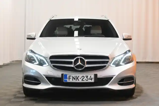 Harmaa Farmari, Mercedes-Benz E – FNK-234