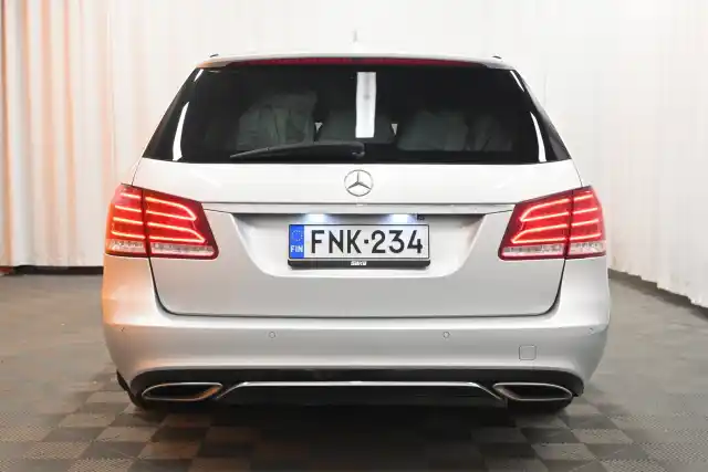 Harmaa Farmari, Mercedes-Benz E – FNK-234