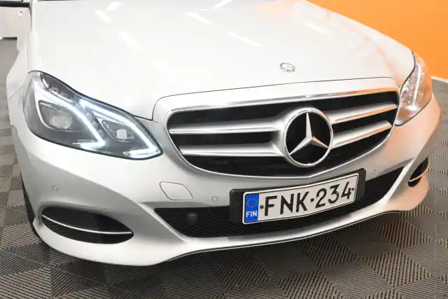 Harmaa Farmari, Mercedes-Benz E – FNK-234