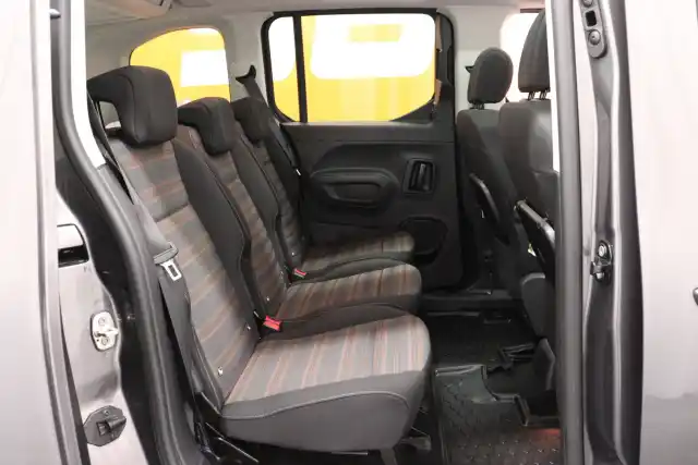 Harmaa Tila-auto, Opel Combo – FNL-183