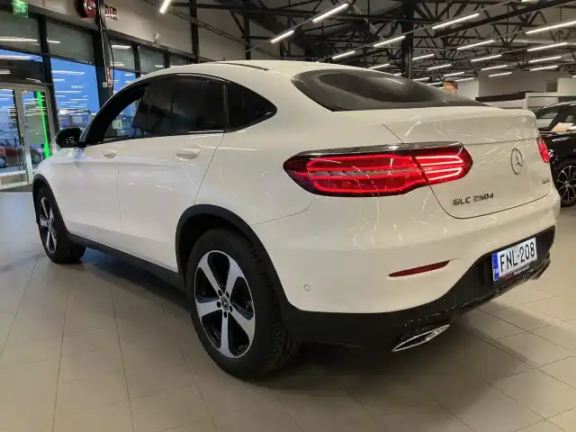 Valkoinen Coupe, Mercedes-Benz GLC – FNL-208