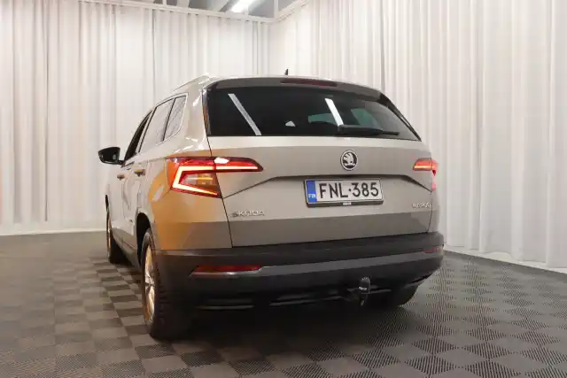 Ruskea Farmari, Skoda Karoq – FNL-385