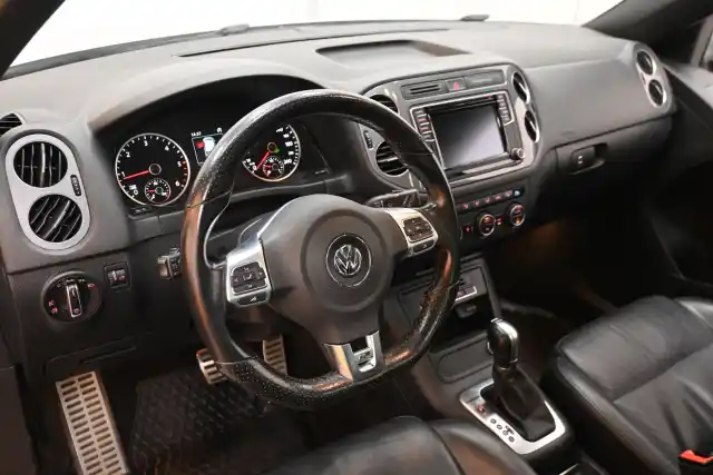 Harmaa Maastoauto, Volkswagen Tiguan – FNL-535