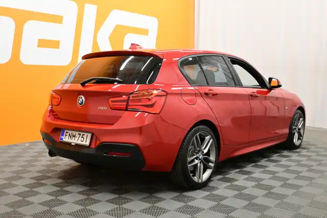 Punainen Viistoperä, BMW 118 – FNM-751