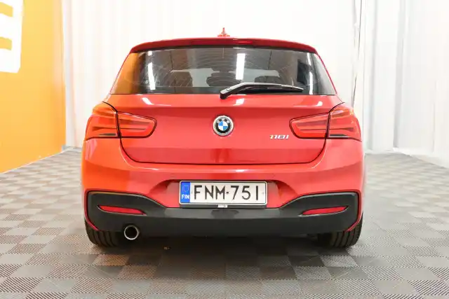 Punainen Viistoperä, BMW 118 – FNM-751