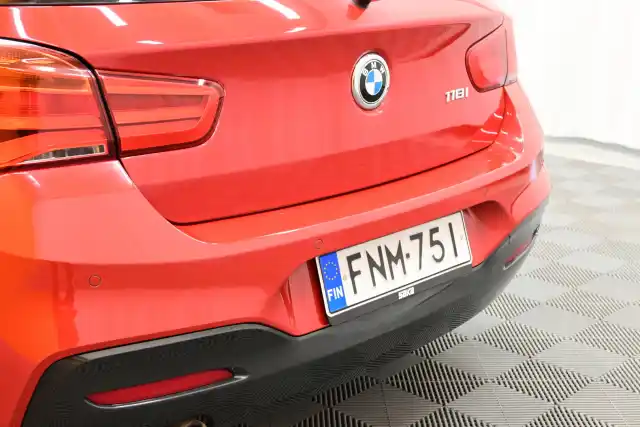 Punainen Viistoperä, BMW 118 – FNM-751