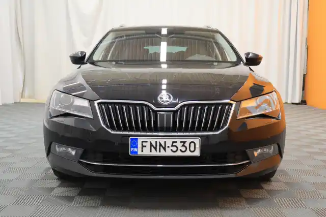 Musta Farmari, Skoda Superb – FNN-530