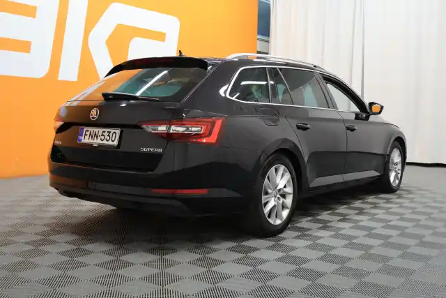 Musta Farmari, Skoda Superb – FNN-530