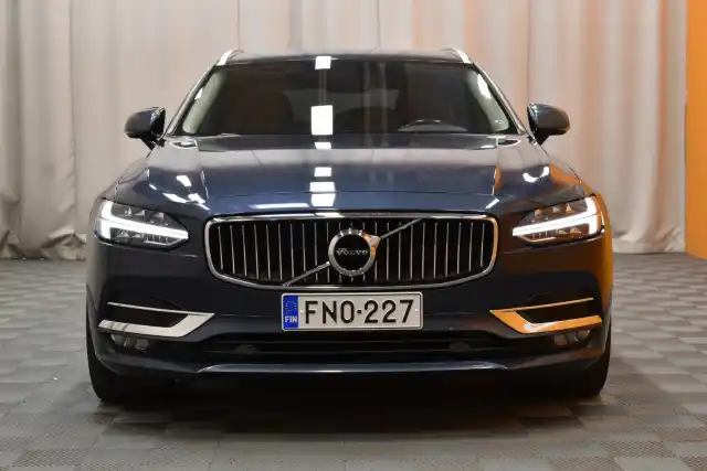 Sininen Farmari, Volvo V90 – FNO-227