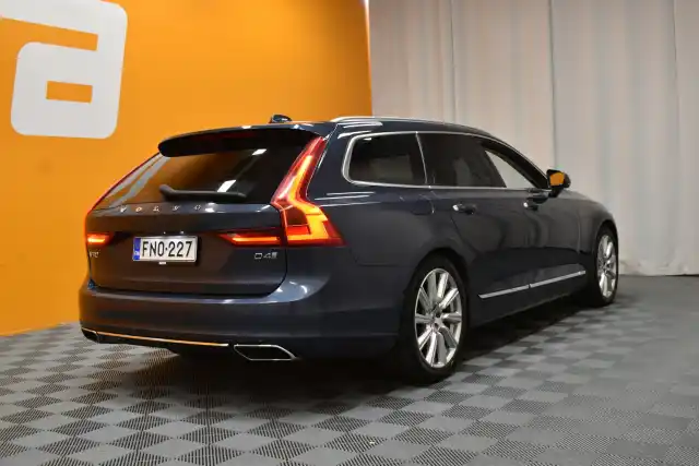 Sininen Farmari, Volvo V90 – FNO-227