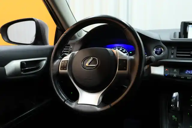 Harmaa Viistoperä, Lexus CT – FNO-612