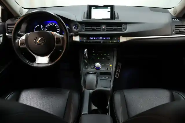 Harmaa Viistoperä, Lexus CT – FNO-612