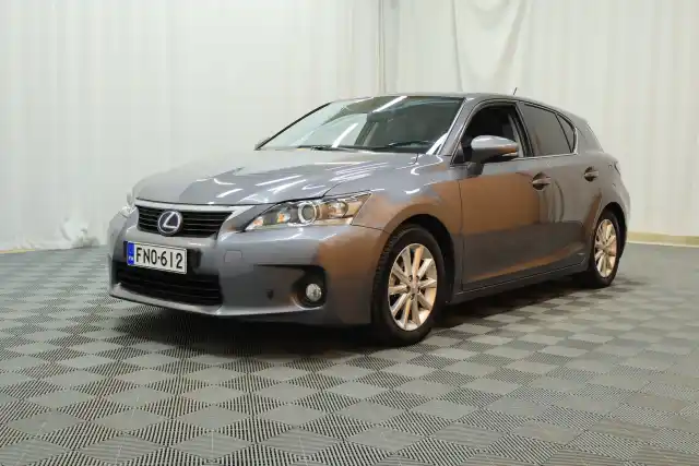 Harmaa Viistoperä, Lexus CT – FNO-612