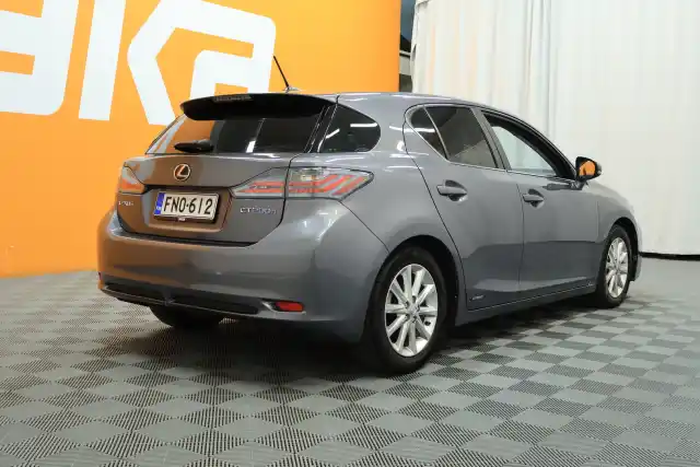 Harmaa Viistoperä, Lexus CT – FNO-612