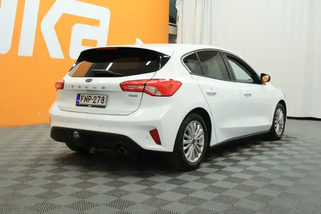 Valkoinen Viistoperä, Ford Focus – FNP-278