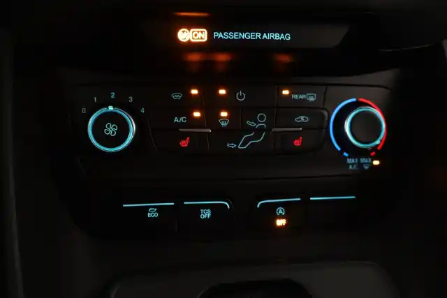 Punainen Tila-auto, Ford Grand Tourneo Connect – FNP-338