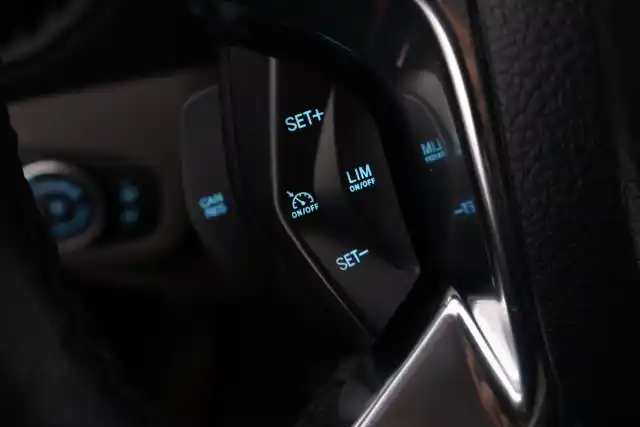 Punainen Tila-auto, Ford Grand Tourneo Connect – FNP-338