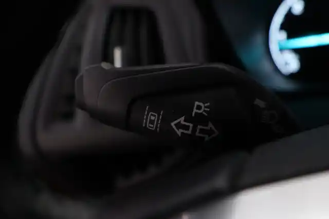 Punainen Tila-auto, Ford Grand Tourneo Connect – FNP-338