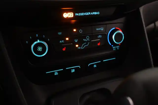 Punainen Tila-auto, Ford Grand Tourneo Connect – FNP-338