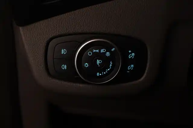 Punainen Tila-auto, Ford Grand Tourneo Connect – FNP-338