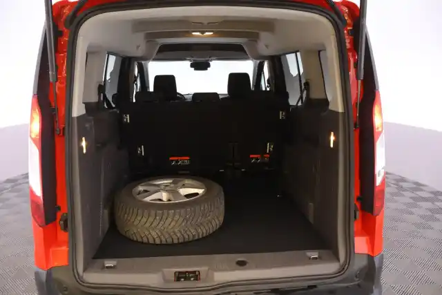 Punainen Tila-auto, Ford Grand Tourneo Connect – FNP-338