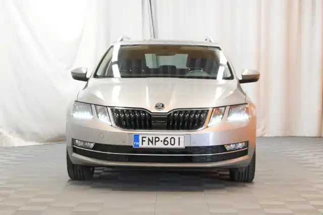 Ruskea Farmari, Skoda Octavia – FNP-601