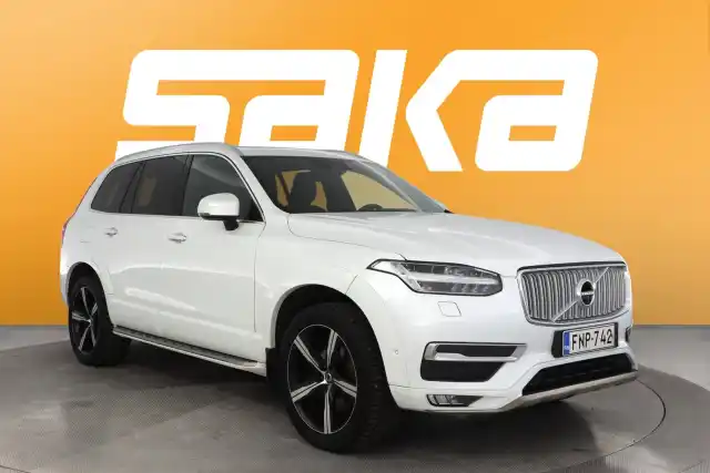 Valkoinen Maastoauto, Volvo XC90 – FNP-742