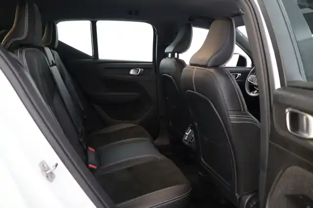 Valkoinen Maastoauto, Volvo XC40 – FNP-915