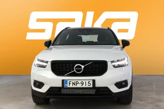 Valkoinen Maastoauto, Volvo XC40 – FNP-915