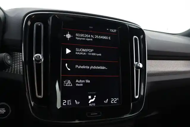 Valkoinen Maastoauto, Volvo XC40 – FNP-915