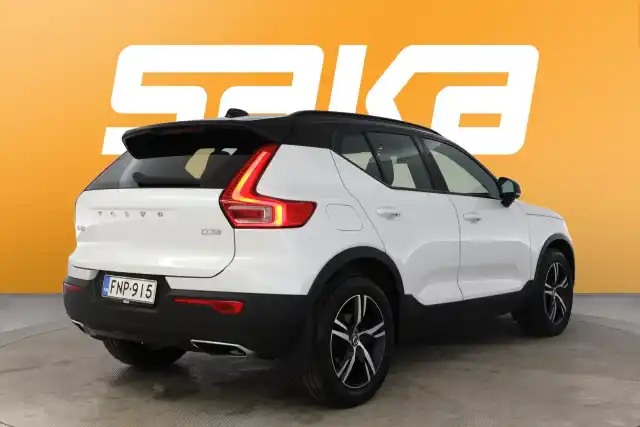 Valkoinen Maastoauto, Volvo XC40 – FNP-915