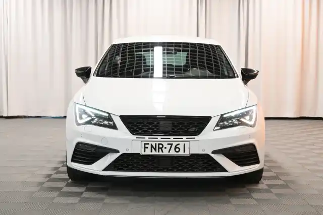 Valkoinen Viistoperä, Seat Leon – FNR-761