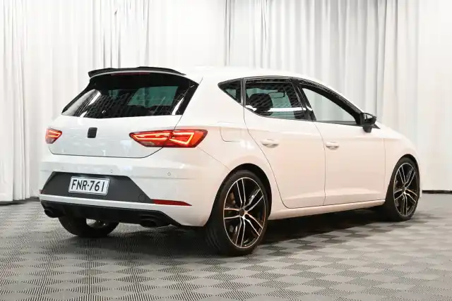 Valkoinen Viistoperä, Seat Leon – FNR-761