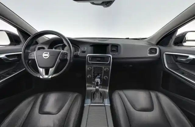 Musta Farmari, Volvo V60 – FNS-991