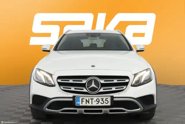 Valkoinen Farmari, Mercedes-Benz E – FNT-935
